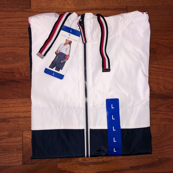 SOLD!!🎉 HOST PICK!🤗Tommy Hilfiger Windbreaker - Picture 12 of 12